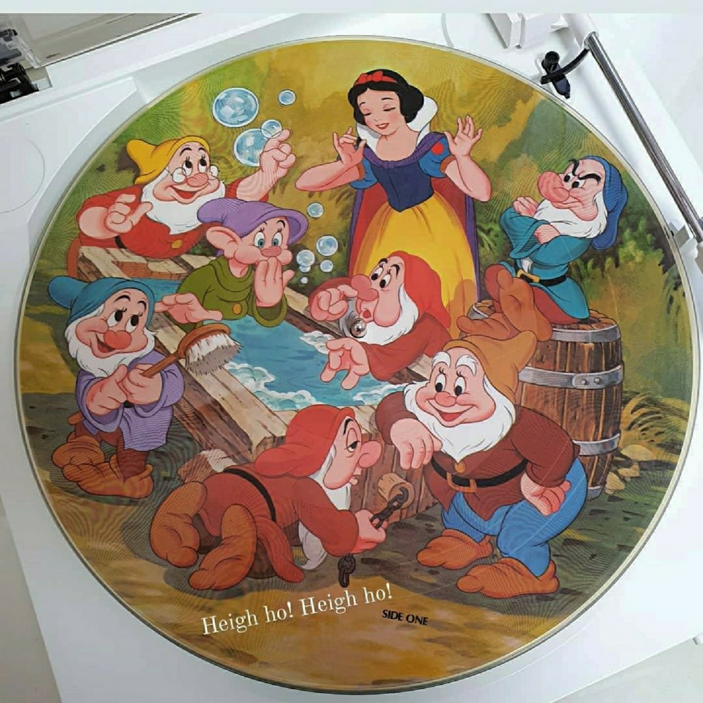 SNOW WHITE AND THE SEVEN DWARFS