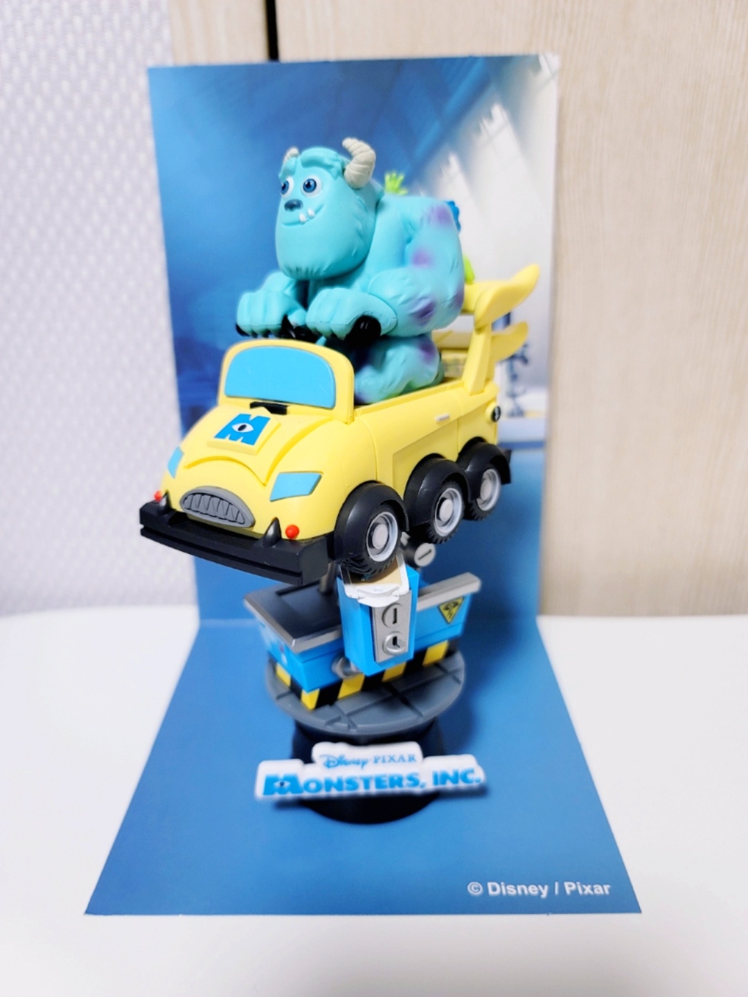 비스트 킹덤 몬스터 주식회사 코인라이더 디오라마 피규어 입니다 😆😆 다른 피규어들과 달리 설리가 굉장히 귀여운 표정으로 운전하고  있네요 😄😄 | 콜리(Colley)