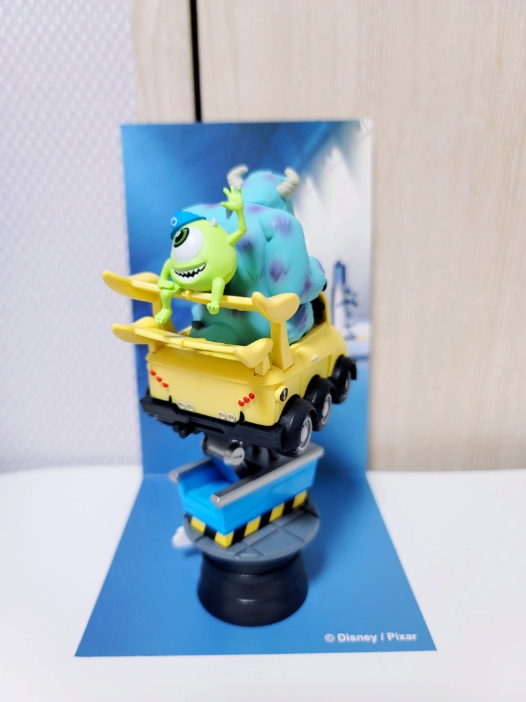 비스트 킹덤 몬스터 주식회사 코인라이더 디오라마 피규어 입니다 😆😆 다른 피규어들과 달리 설리가 굉장히 귀여운 표정으로 운전하고  있네요 😄😄 | 콜리(Colley)