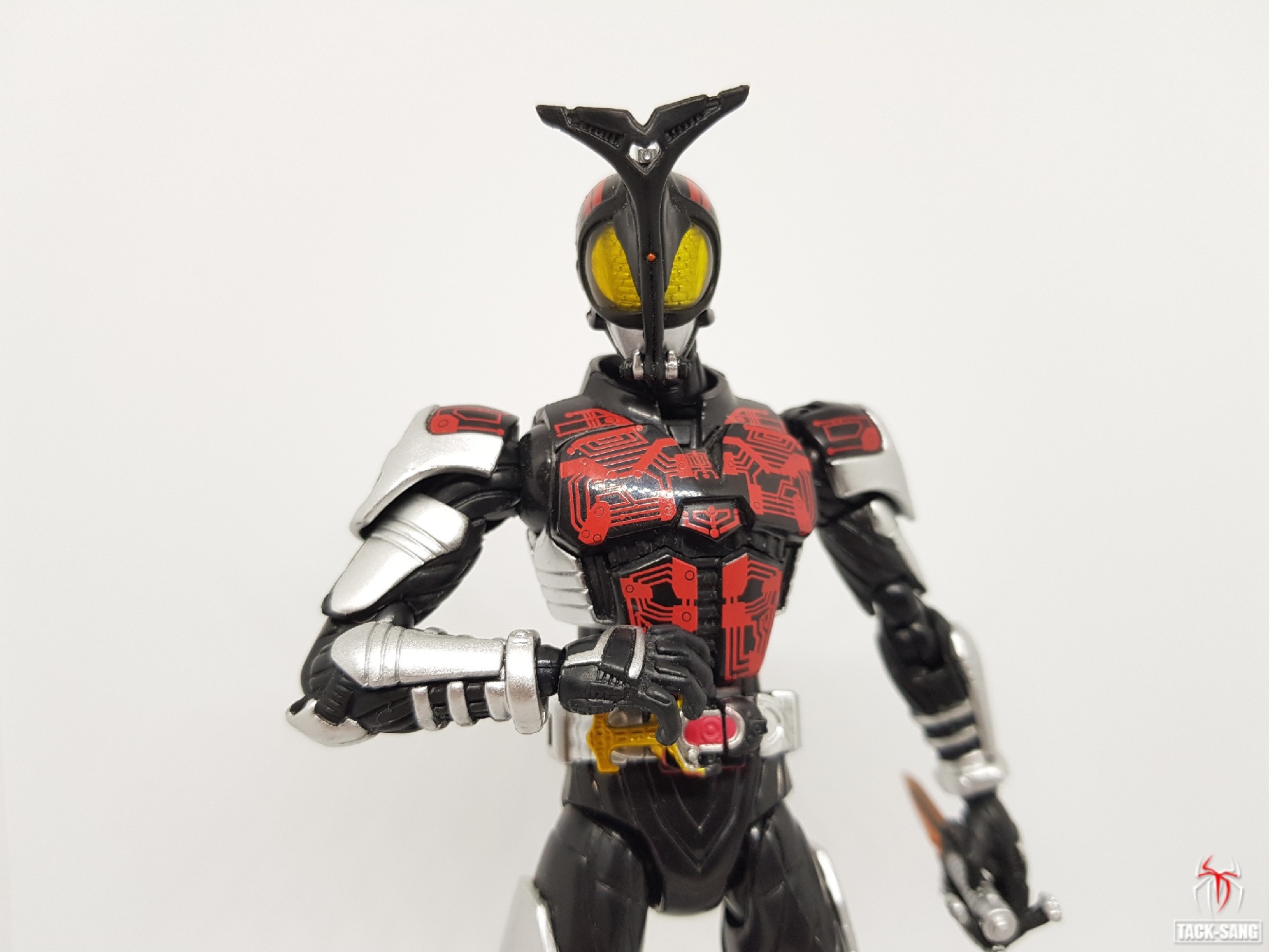 S.H.Figuarts 가면라이더 다크 카부토