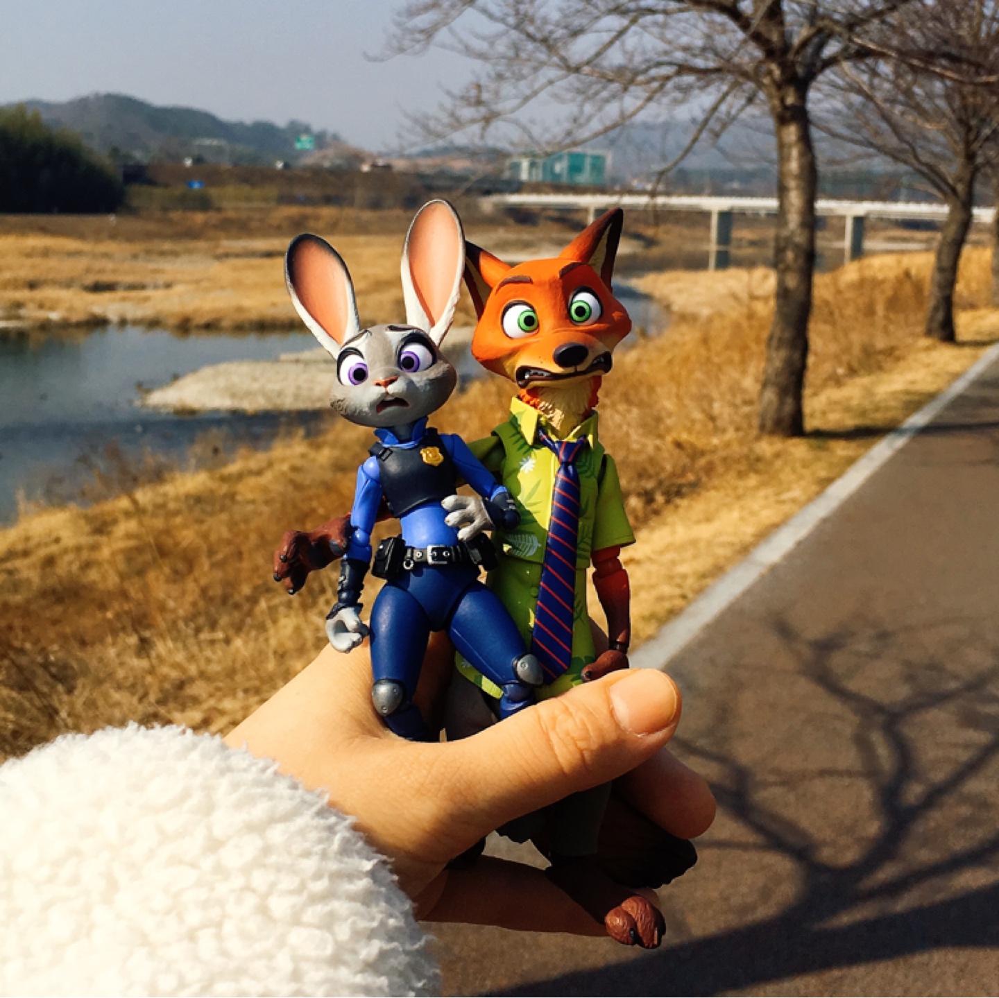 울엄마도
귀엽다고
관심집중
