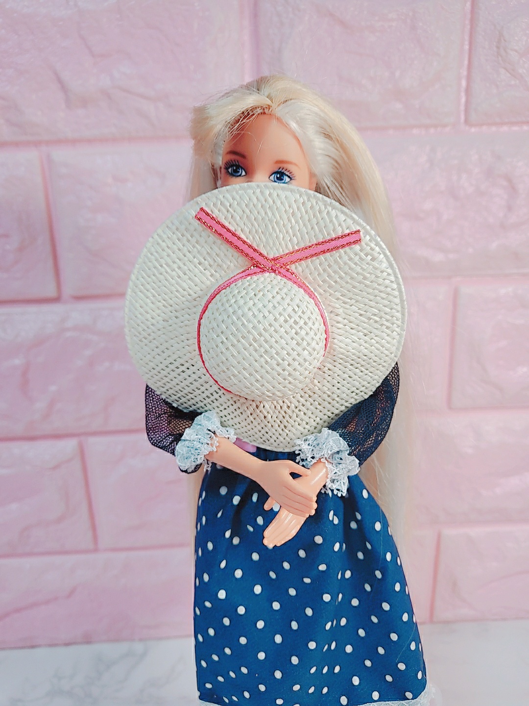 barbie is 뭔들