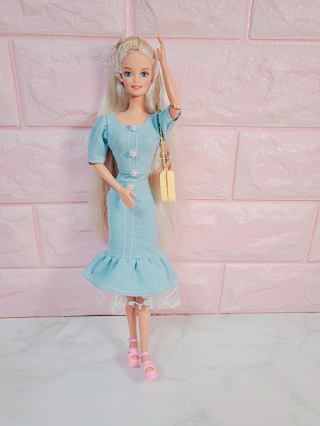 barbie is 뭔들