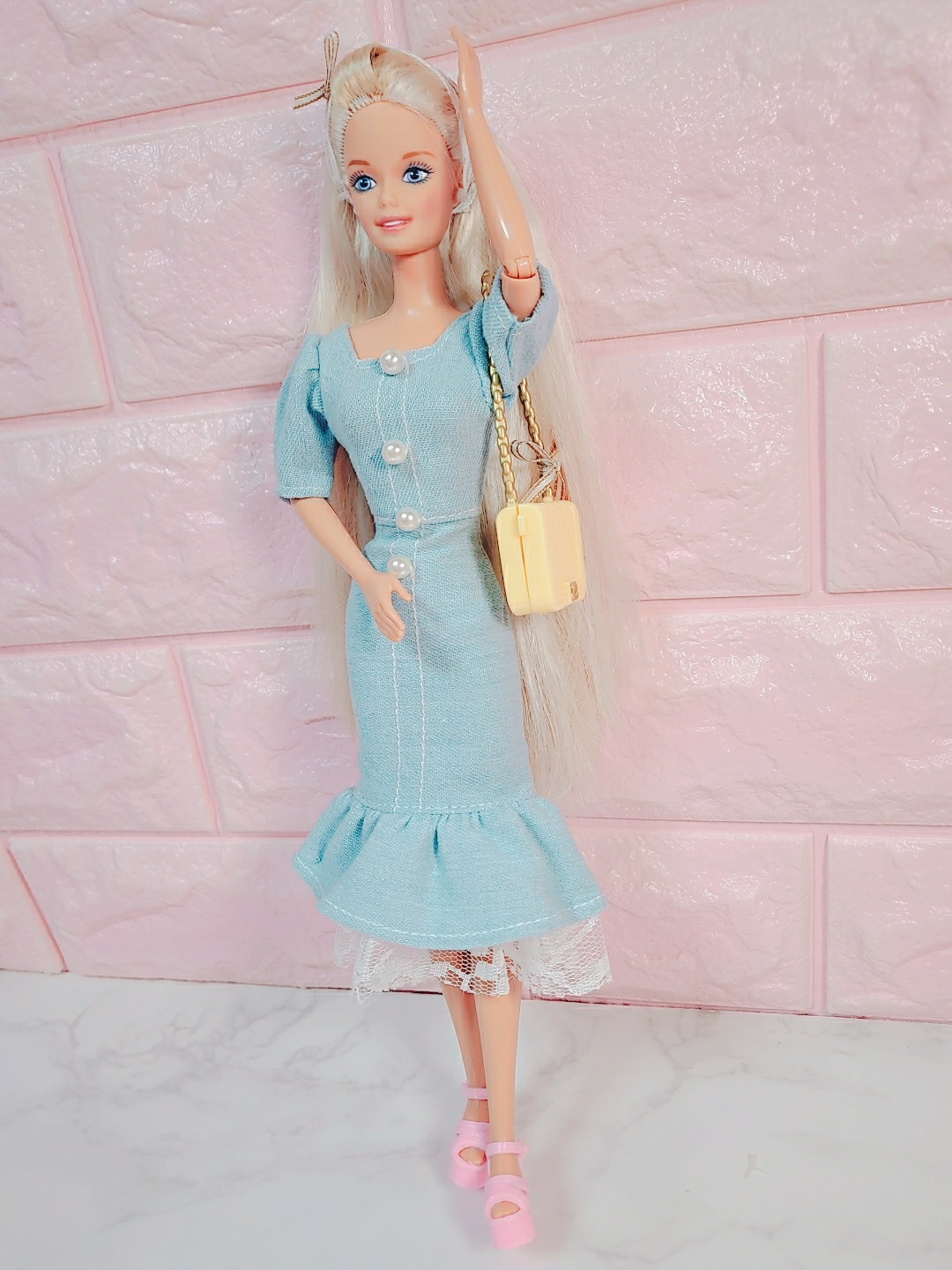 barbie is 뭔들