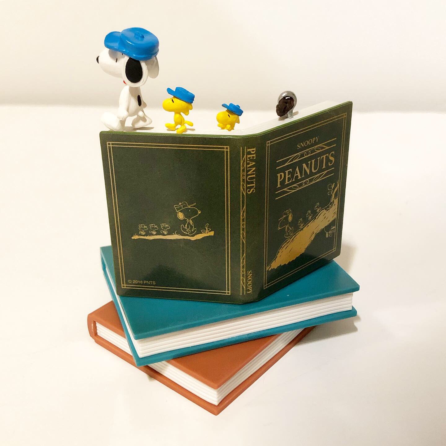 Snoopy nano book world