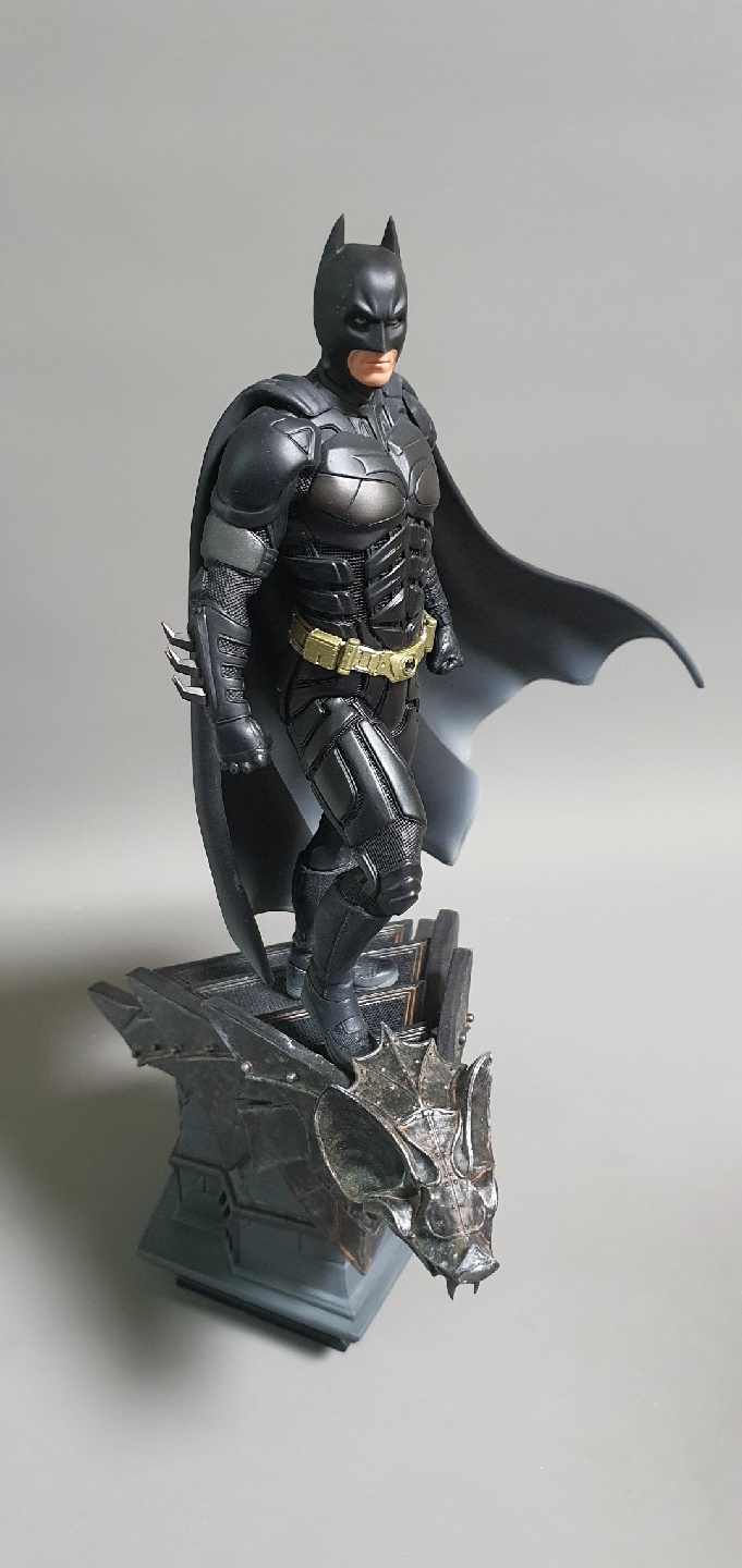 배트맨
THE  DARK KNIGHT