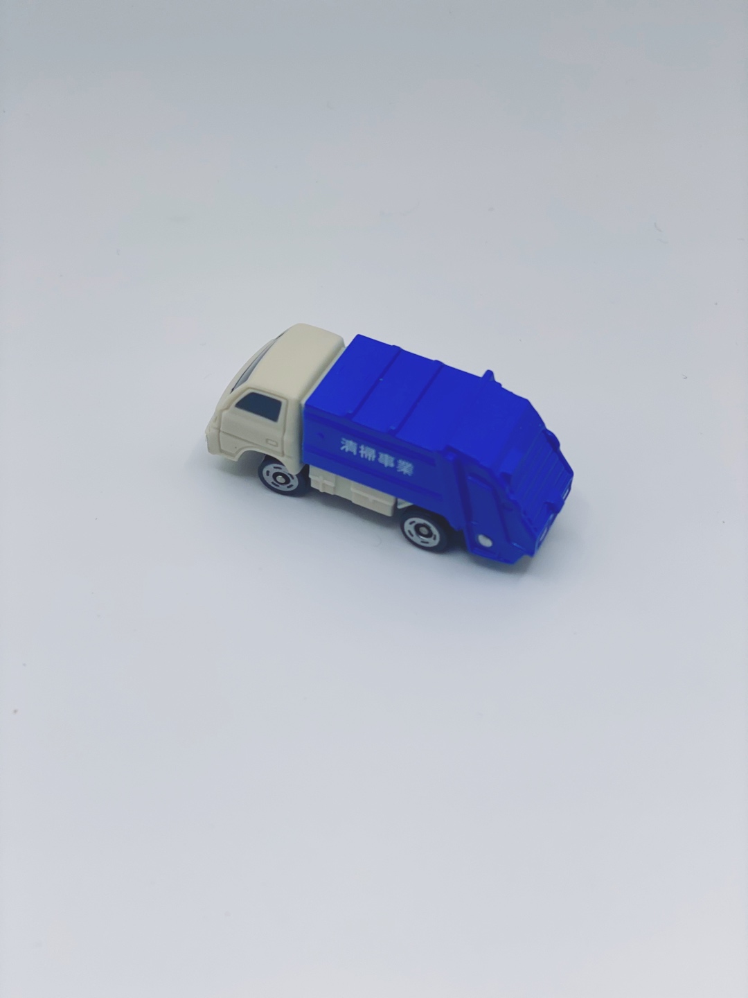 [takara tomy arts/gacha] mitubishi fuso canter refuse truck