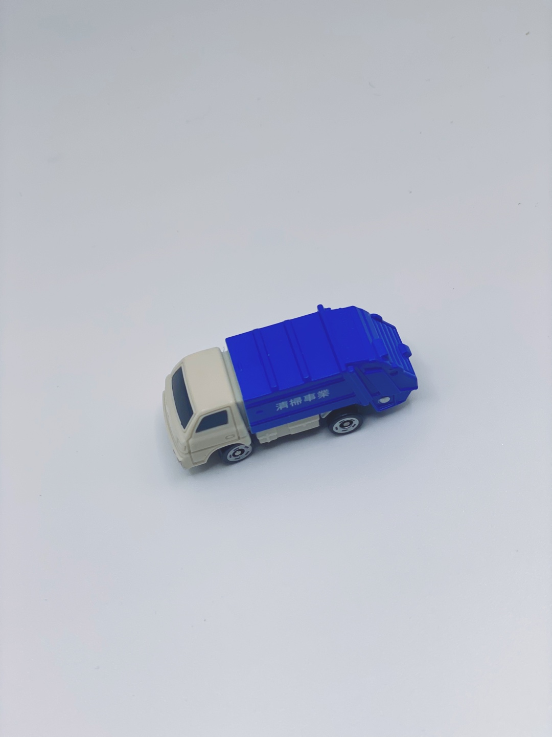 [takara tomy arts/gacha] mitubishi fuso canter refuse truck