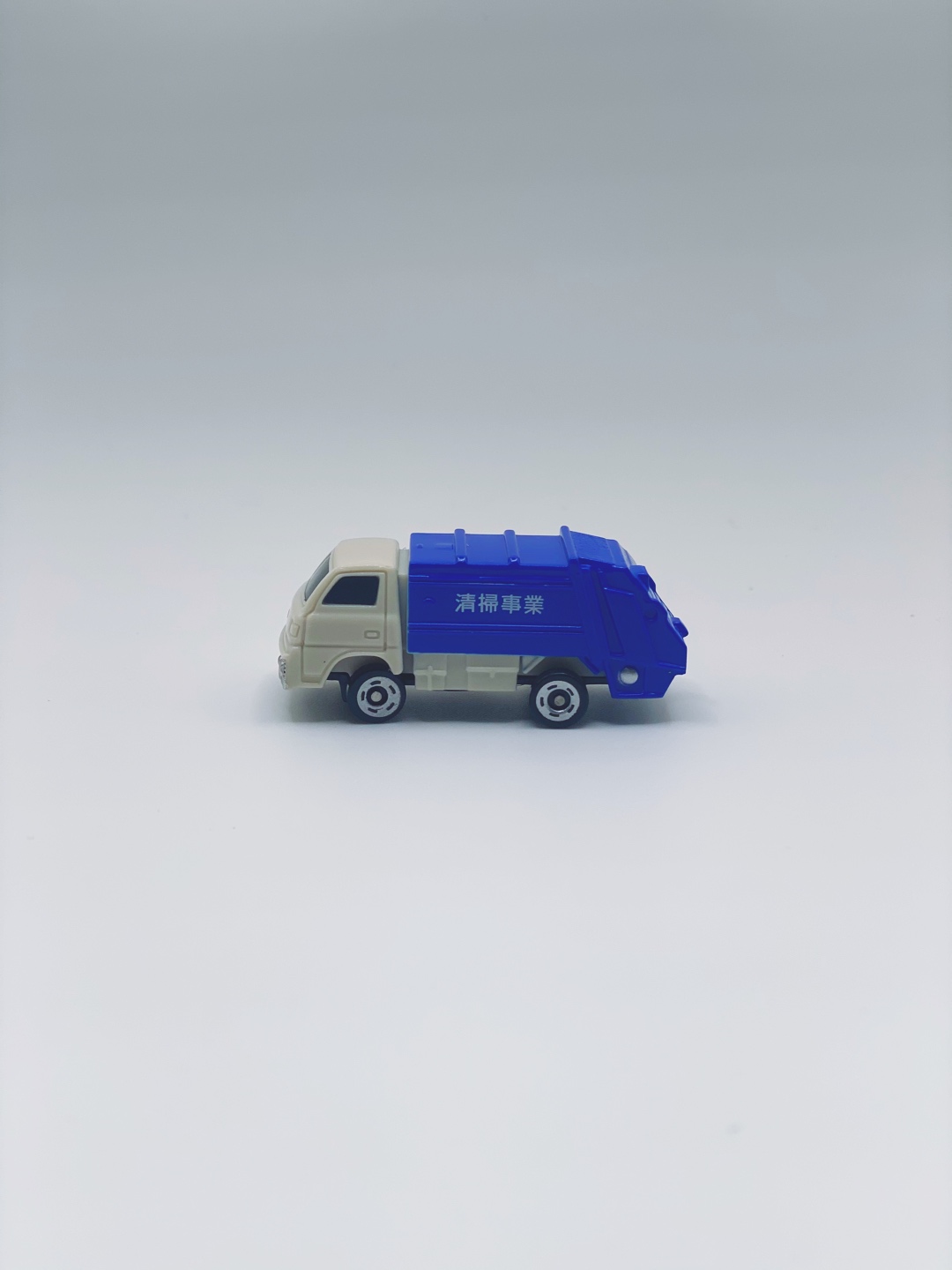 [takara tomy arts/gacha] mitubishi fuso canter refuse truck