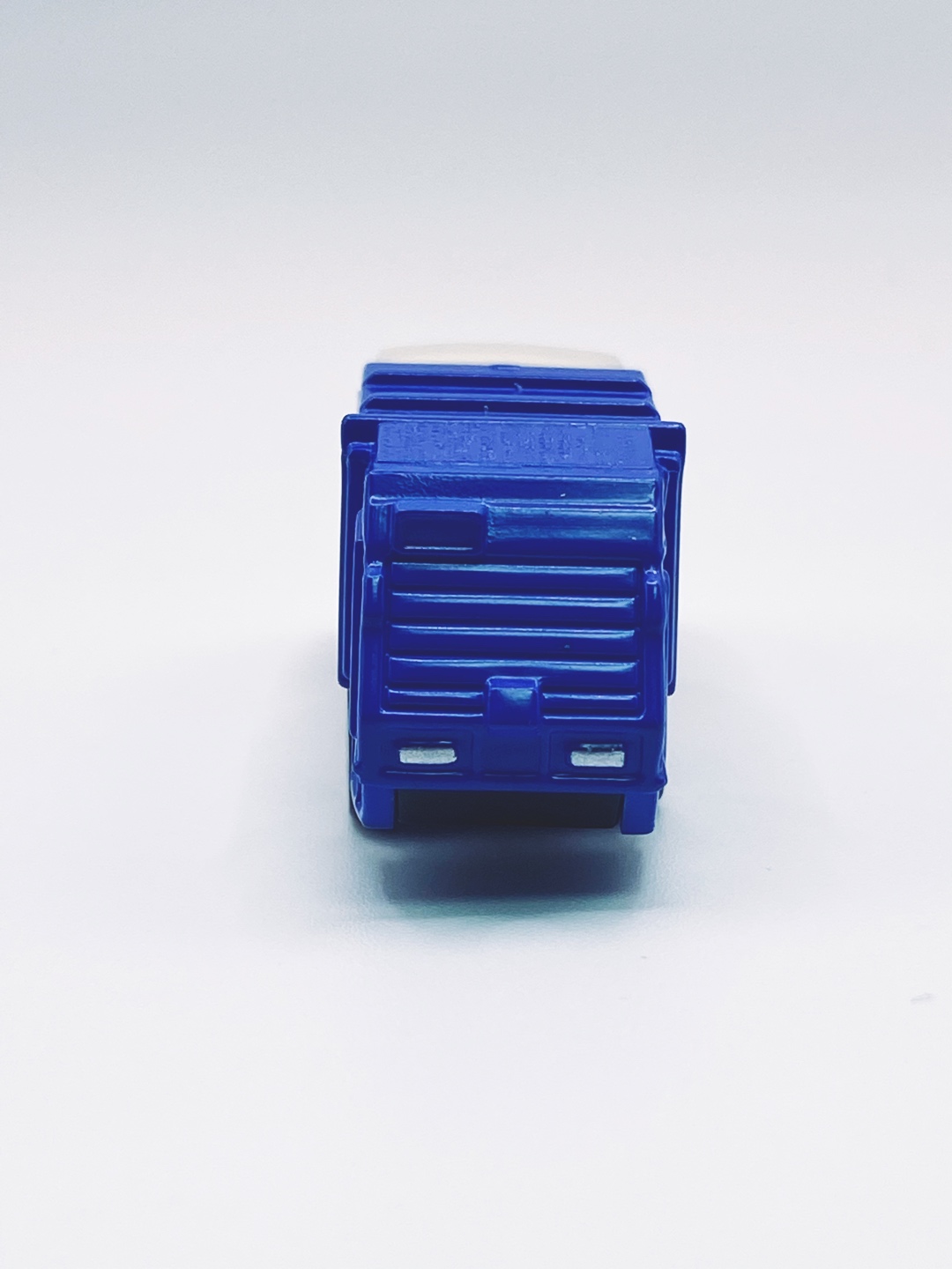 [takara tomy arts/gacha] mitubishi fuso canter refuse truck