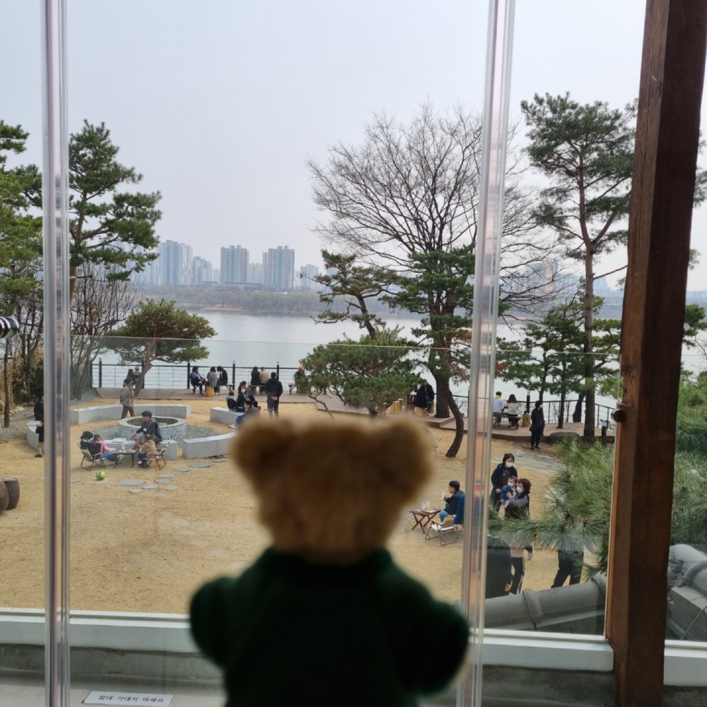 혼자왔다.. 쓸쓸하다...