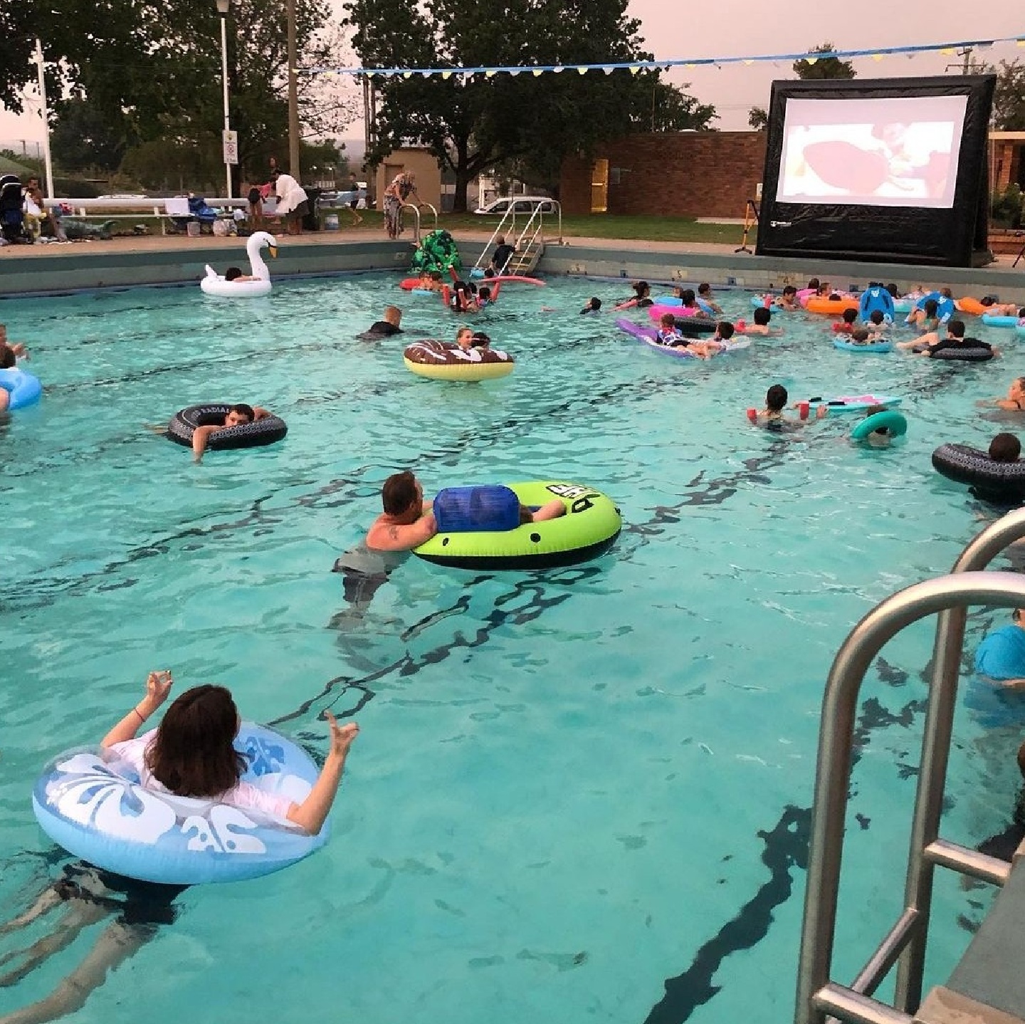 Toystory in the pool~!