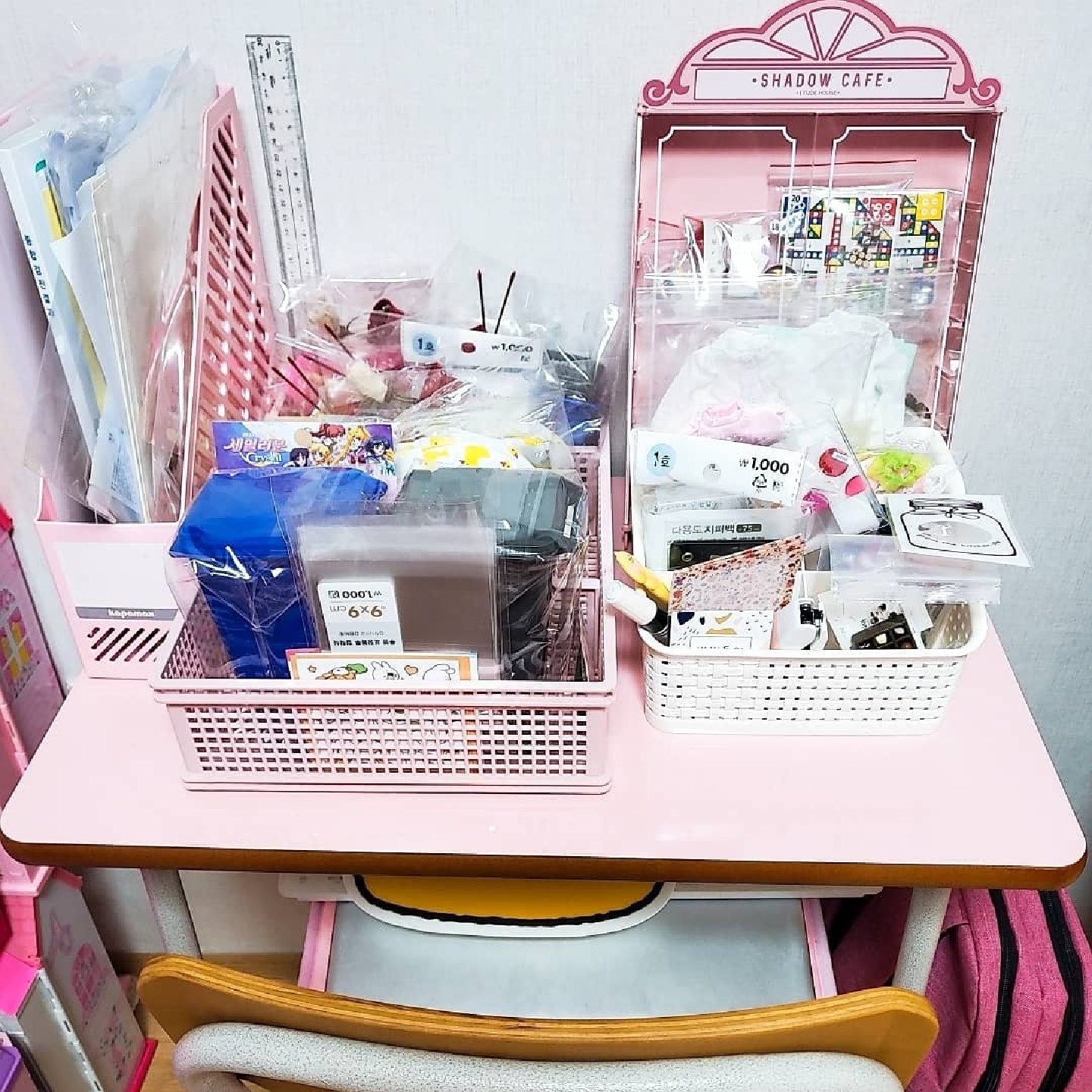 옛날갬성으로다가 학교책상을 핑크색으로 들였어여♡작업책상♡책가방걸어주는 센스🎀