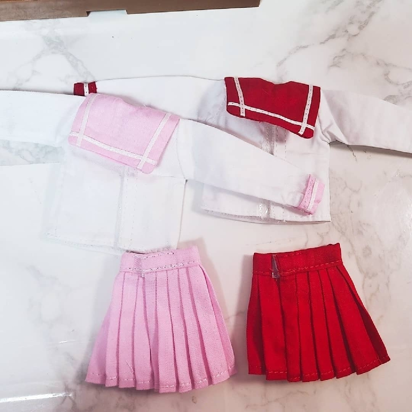 Hi my friend's 반가워♡
우리 교복 멋지지?