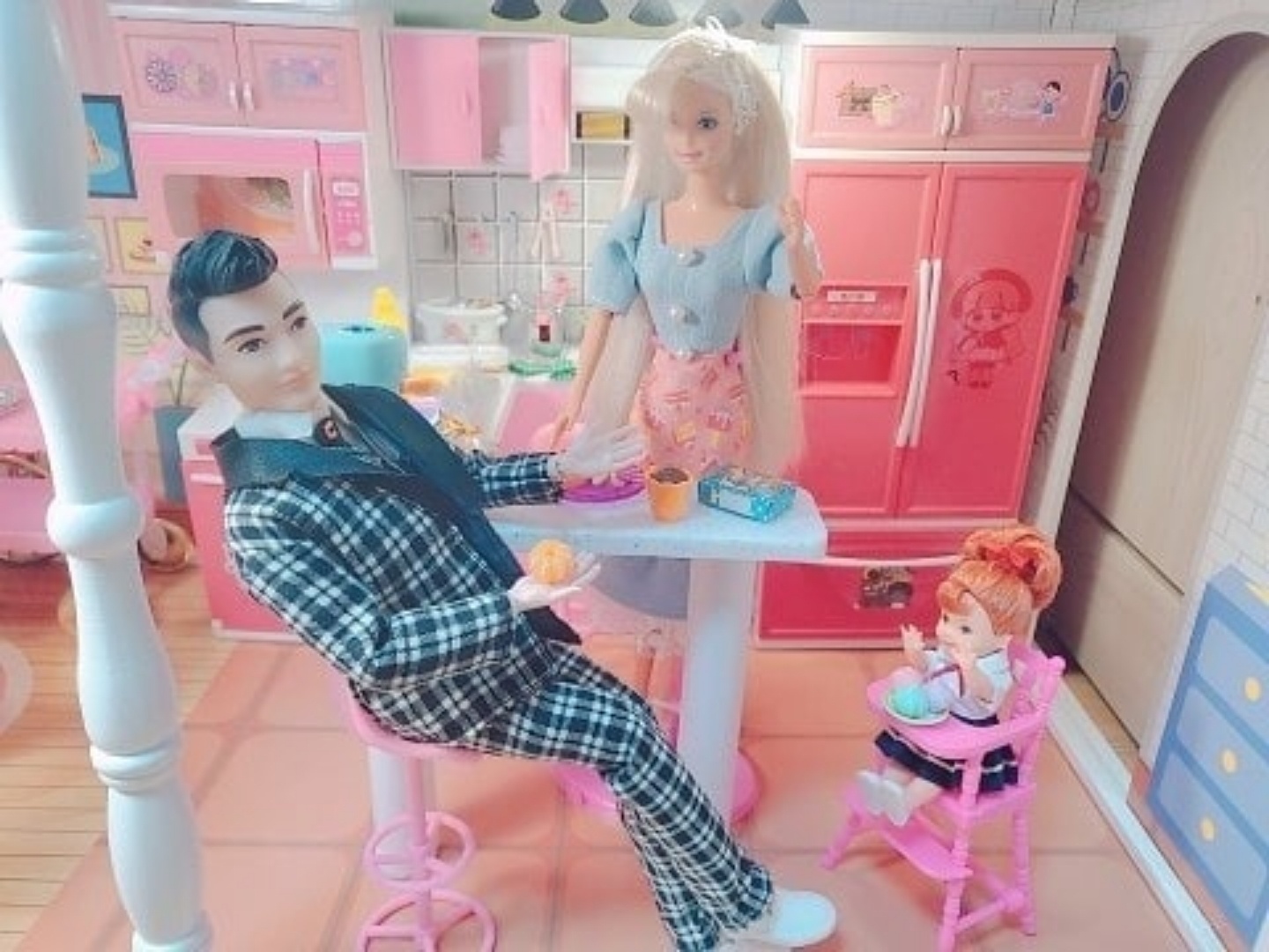 바비가족에게 예쁘고 사랑스러운 주방을 선물해  주었어요^^♡
인기만점 주방가구🤭🤭🤭😚😚