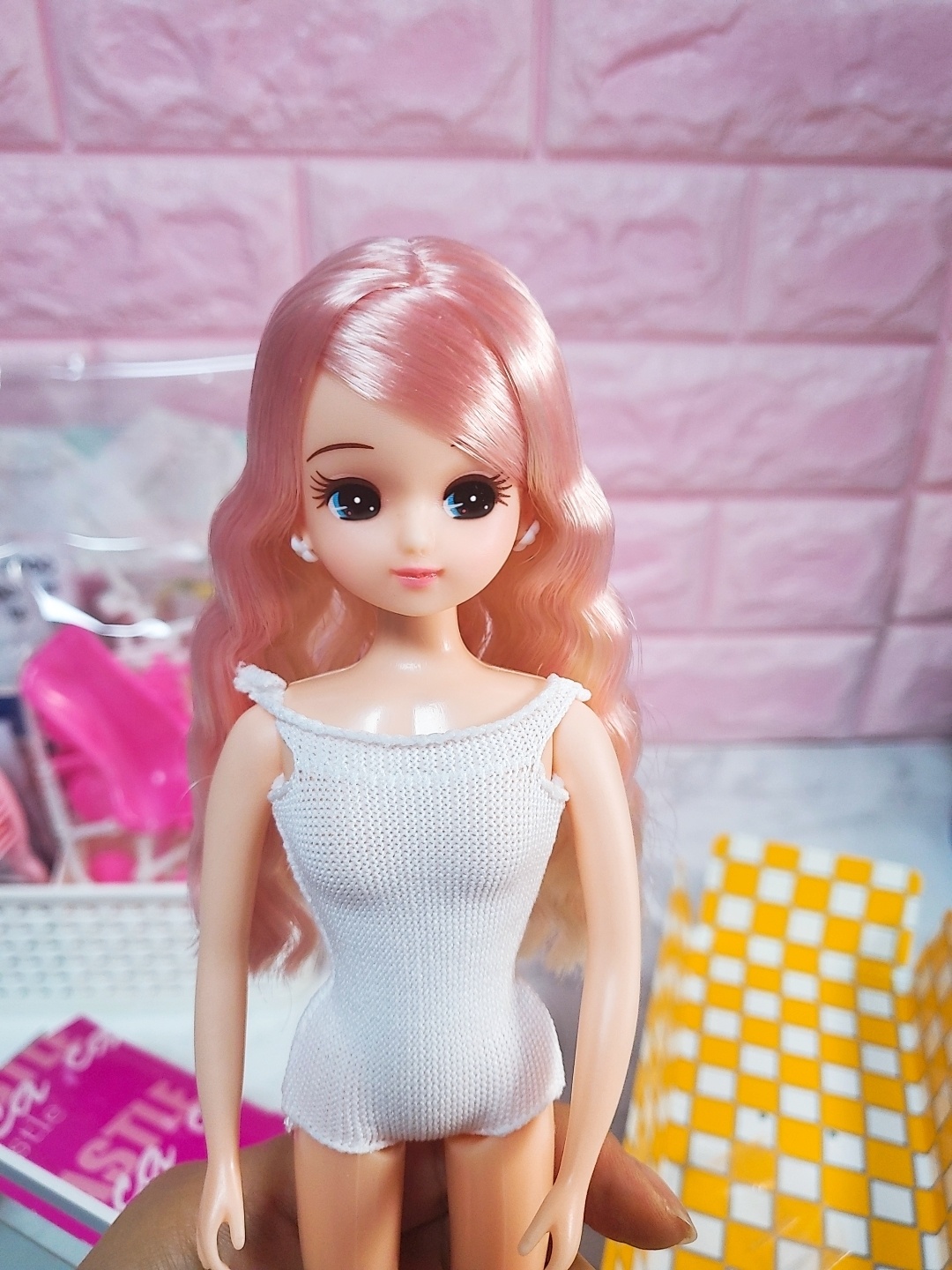 새로운 핑크친구가 생겼어요^^
투톤캐슬리카♡♡핑크와백금발투톤컬러가 매우 좋아요👍미모원탑❤
