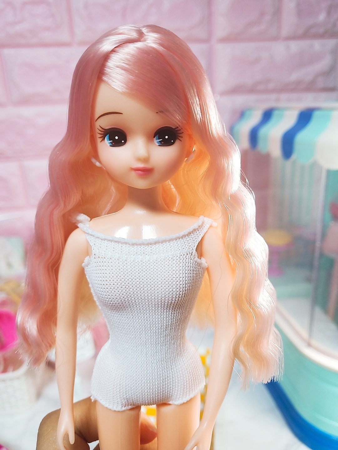 새로운 핑크친구가 생겼어요^^
투톤캐슬리카♡♡핑크와백금발투톤컬러가 매우 좋아요👍미모원탑❤