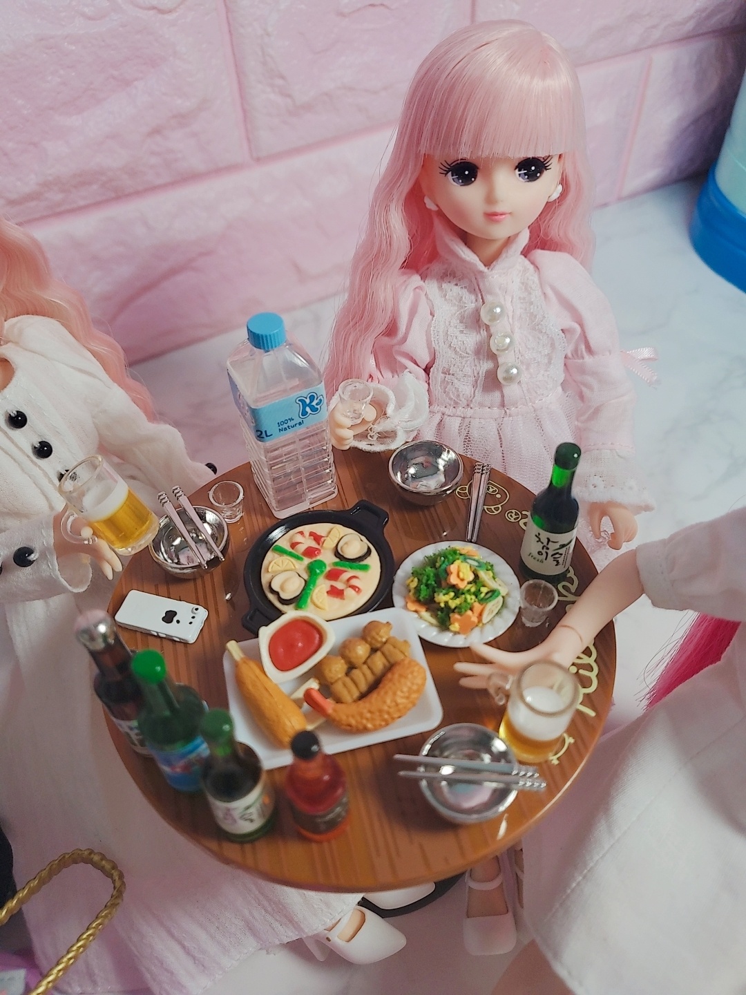 우리끼리포장마차술판👍👍
포장마차의자와 테이블세팅 술을 짝으로 마실기세네^^