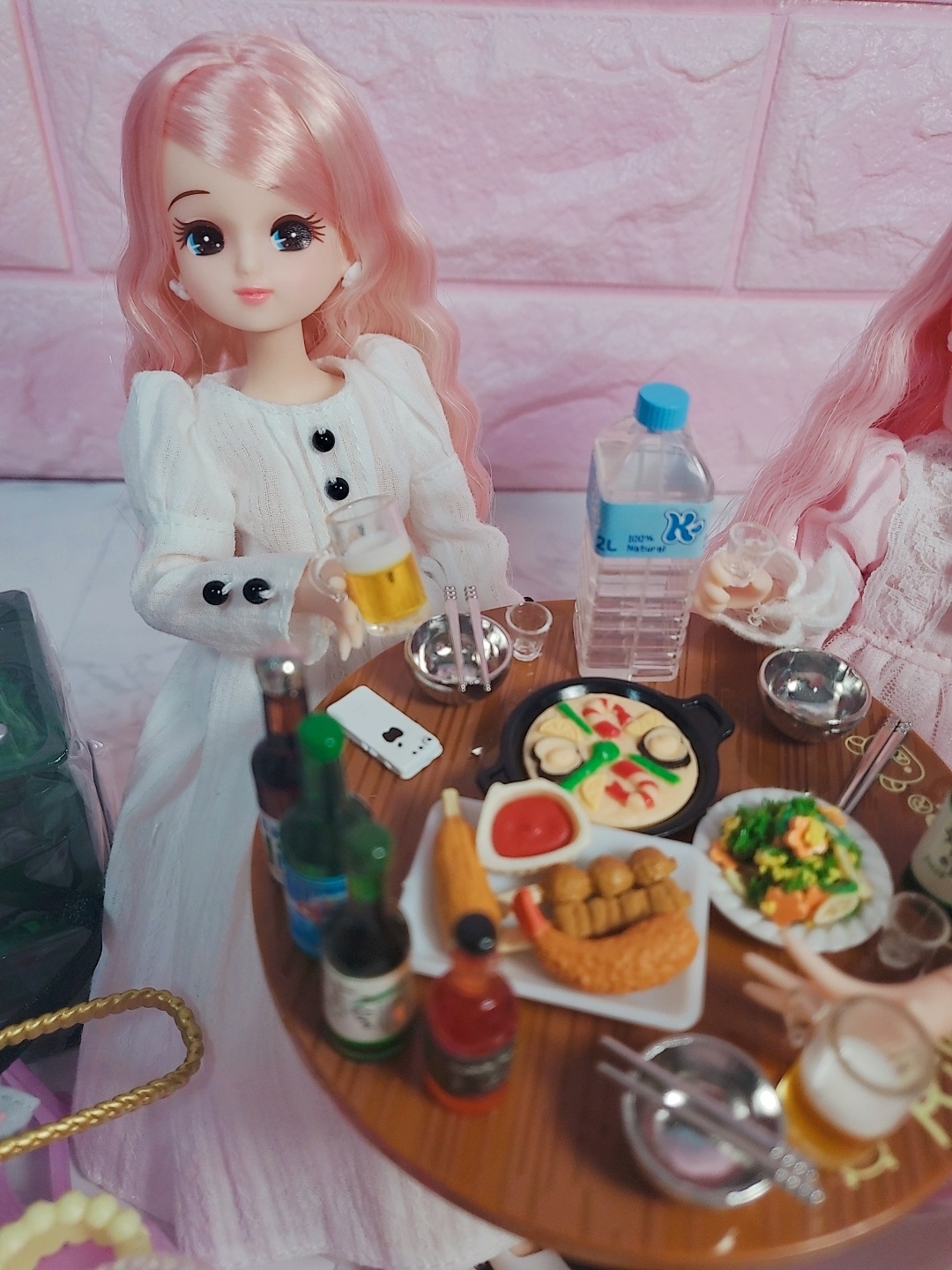 우리끼리포장마차술판👍👍
포장마차의자와 테이블세팅 술을 짝으로 마실기세네^^