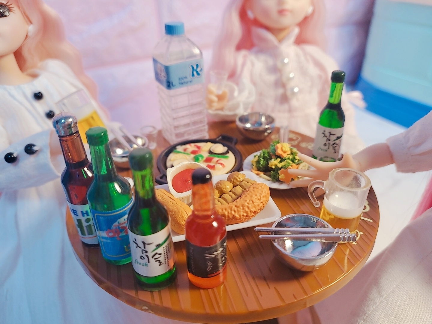 우리끼리포장마차술판👍👍
포장마차의자와 테이블세팅 술을 짝으로 마실기세네^^