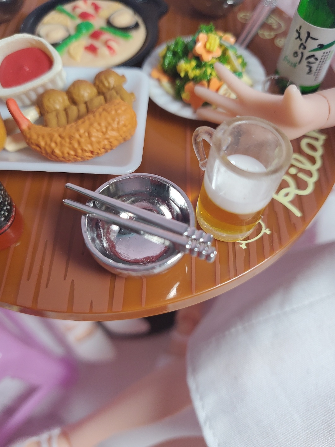 우리끼리포장마차술판👍👍
포장마차의자와 테이블세팅 술을 짝으로 마실기세네^^