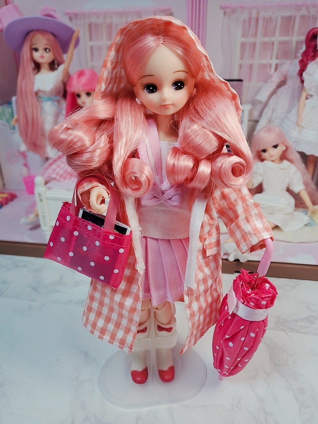 비오는 날이 기다려지네요^^
우비를 구해서 이제 완성체가 되었어요^^