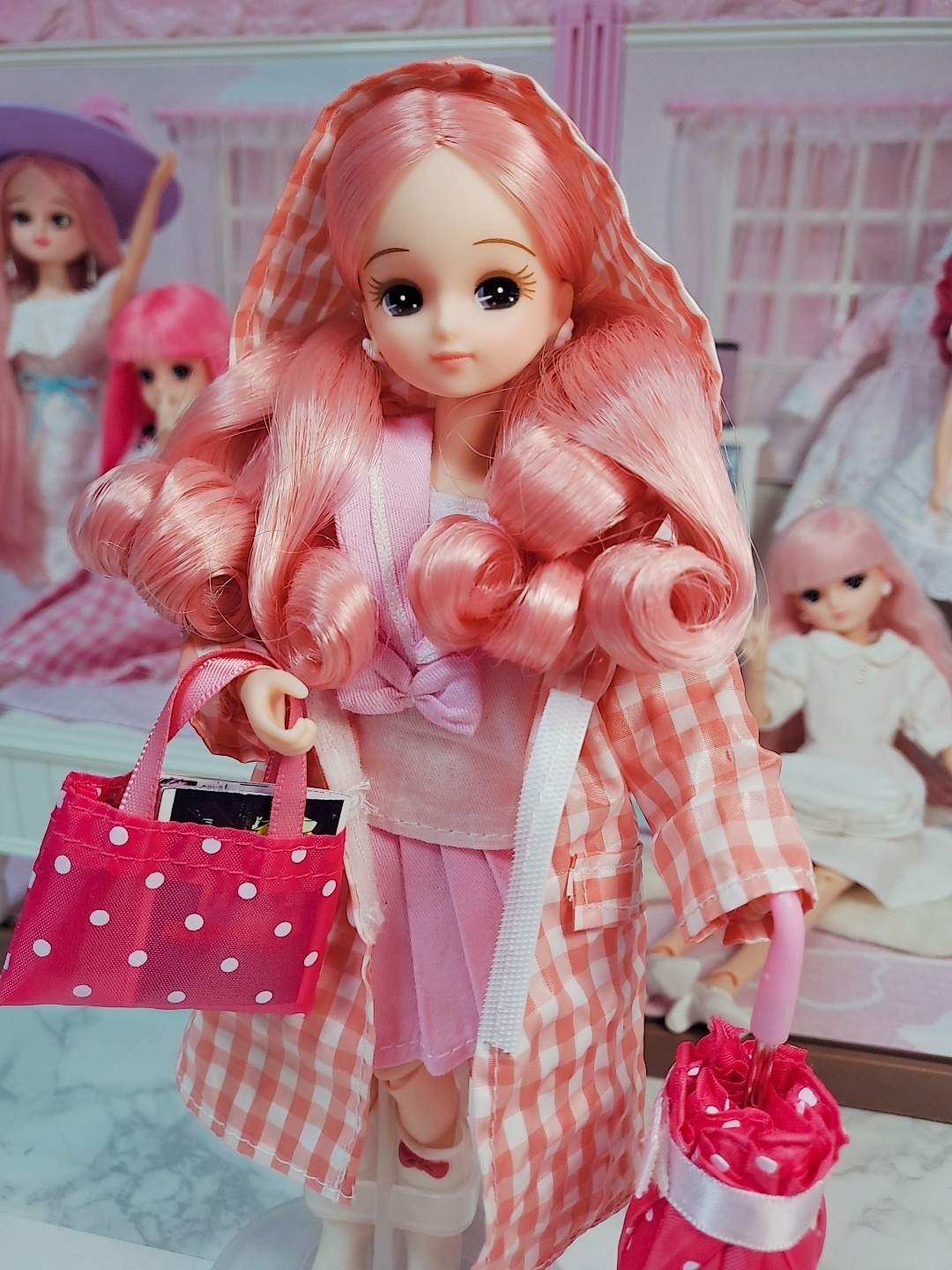 비오는 날이 기다려지네요^^
우비를 구해서 이제 완성체가 되었어요^^
