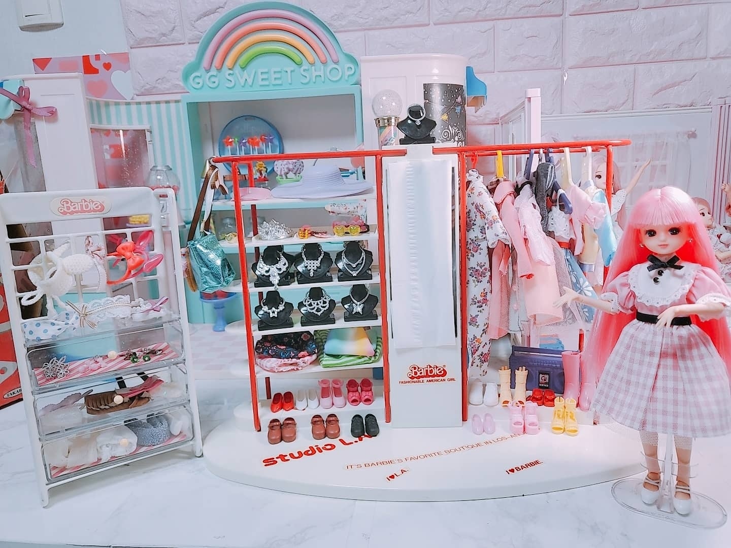 새로운 옷가게 studioL.A를 오픈준비중입니다^^
일본판barbie 완구♡
레트로느낌 물씬♡