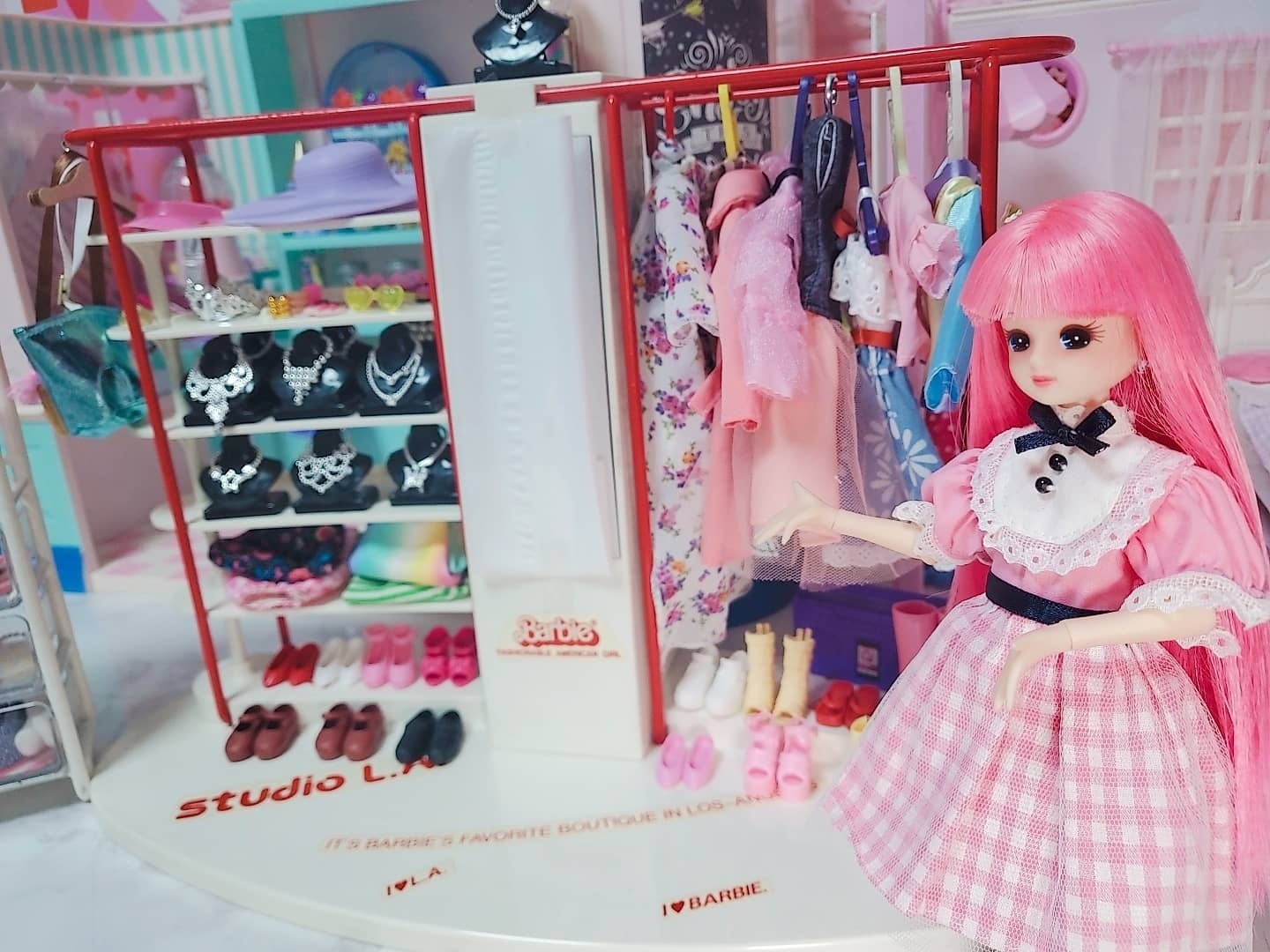 새로운 옷가게 studioL.A를 오픈준비중입니다^^
일본판barbie 완구♡
레트로느낌 물씬♡
