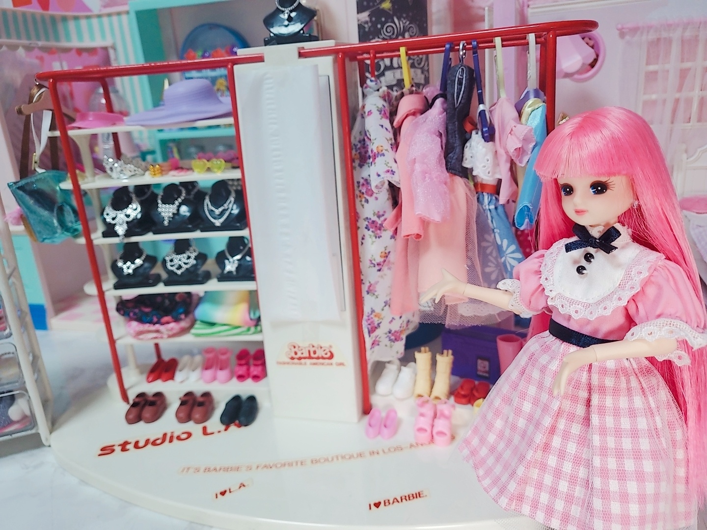 새로운 옷가게 studioL.A를 오픈준비중입니다^^
일본판barbie 완구♡
레트로느낌 물씬♡