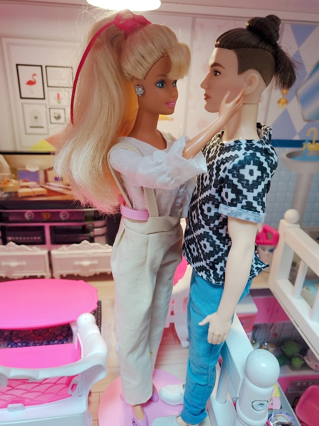 아니 위층이고 아래층이고 왜케 불타올라?
너희 증말 너무 꽁냥꽁냥인거 아니니?!