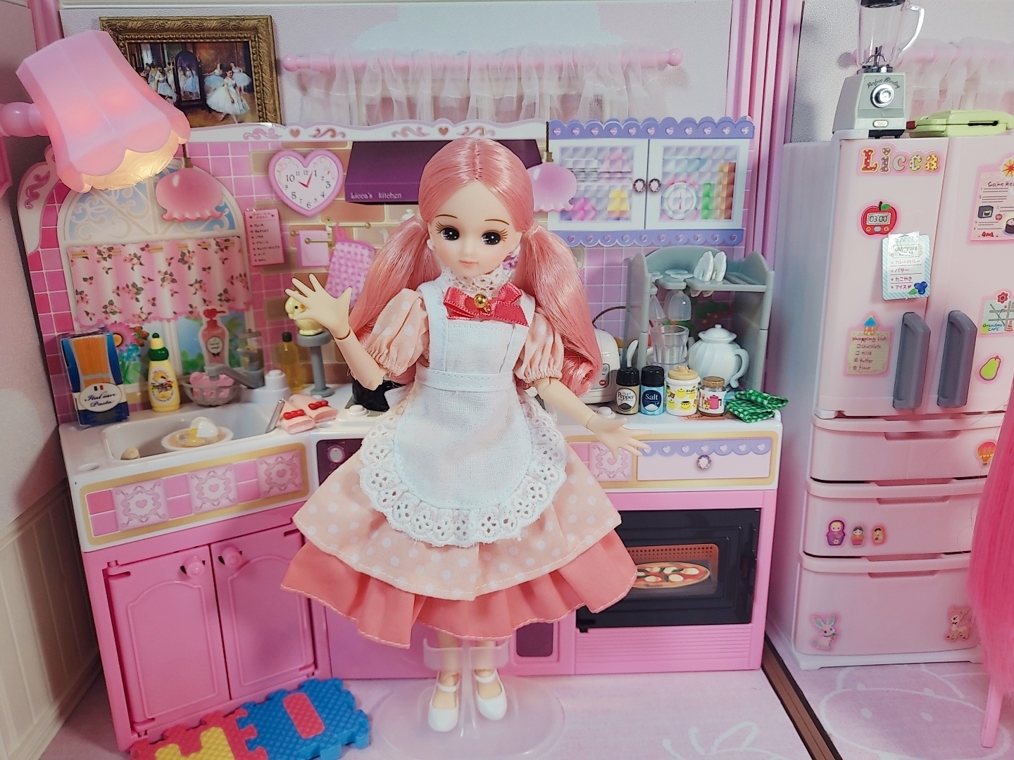 오늘은 핑쿠한 식사를 가져볼거예요❤
요리를 시작합시당❤❤❤
싱크대는 소리도 난답니다♡
