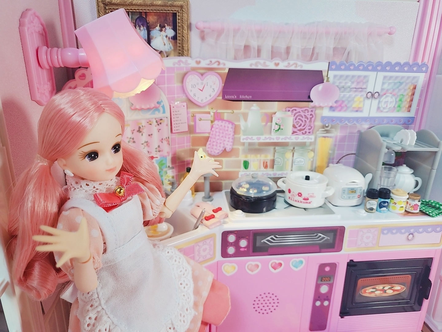 오늘은 핑쿠한 식사를 가져볼거예요❤
요리를 시작합시당❤❤❤
싱크대는 소리도 난답니다♡