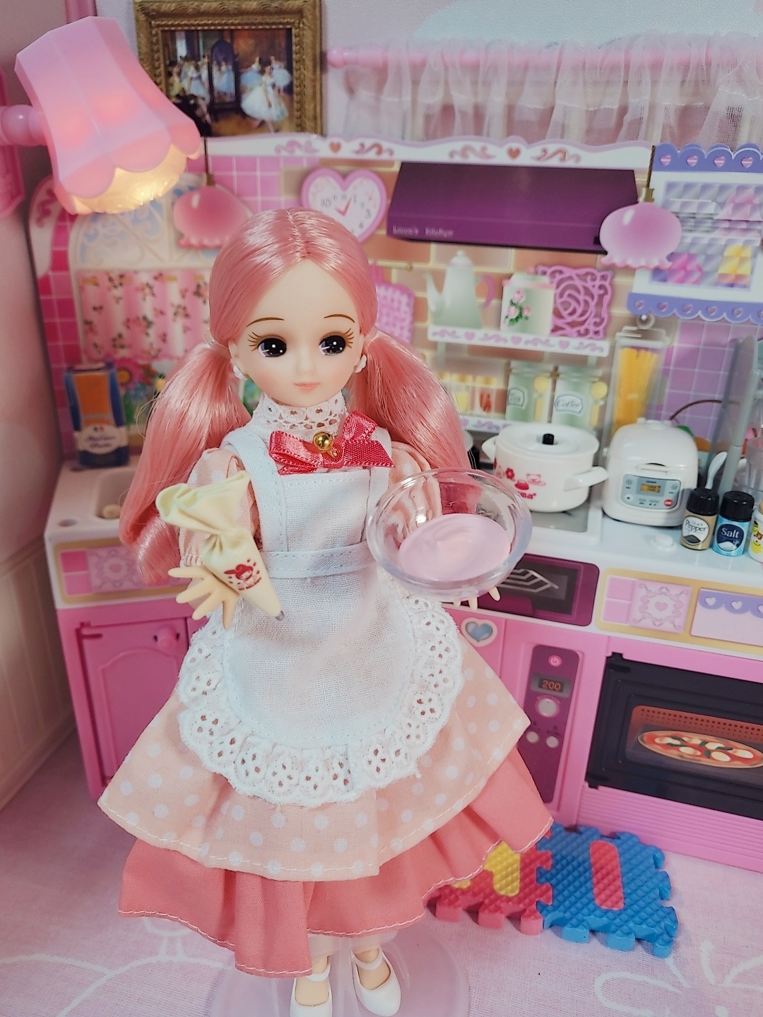 오늘은 핑쿠한 식사를 가져볼거예요❤
요리를 시작합시당❤❤❤
싱크대는 소리도 난답니다♡