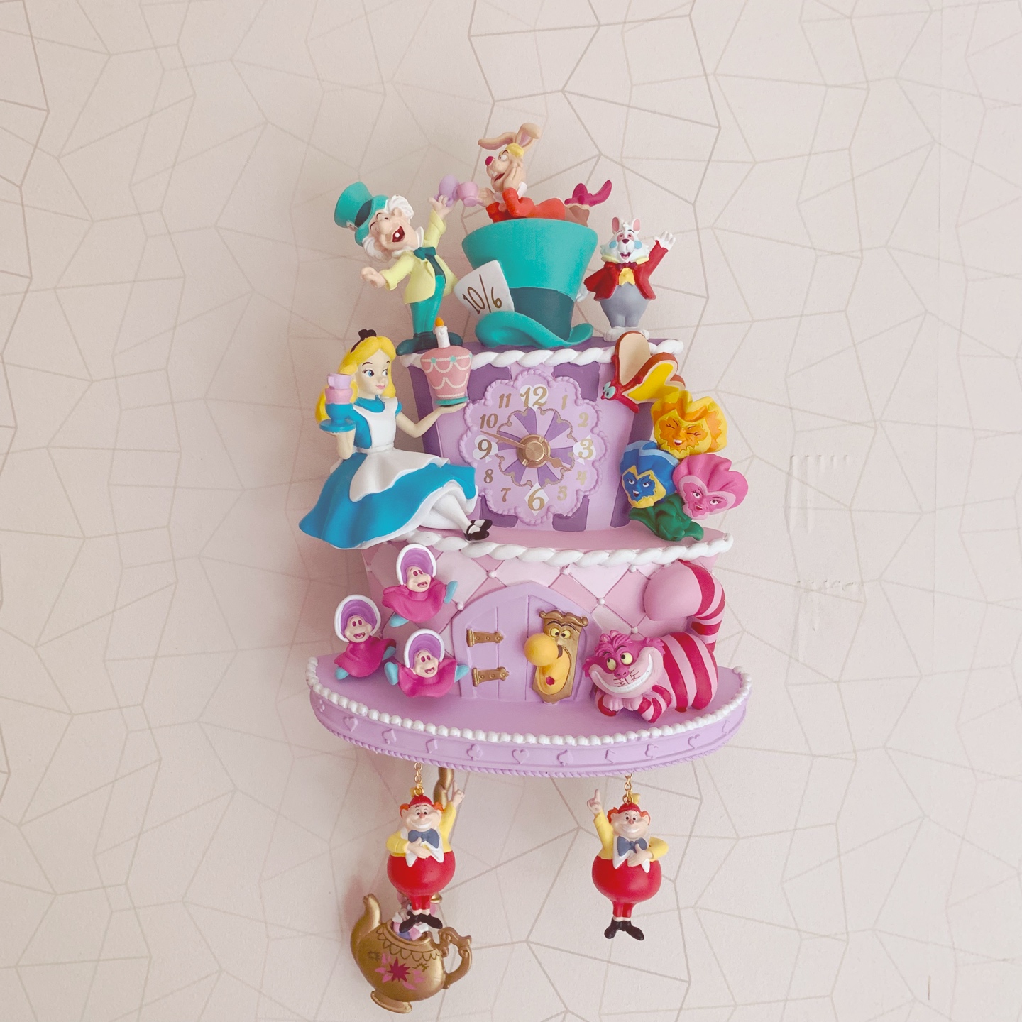 Alice clock wall